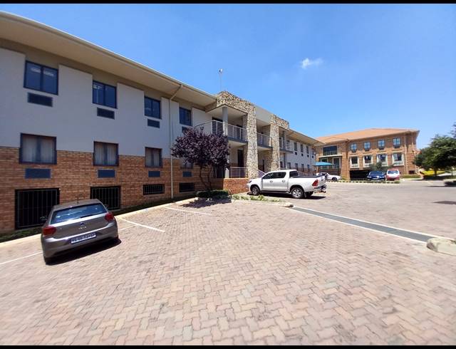 209M² OFFICE TO LET IN BRYANSTON
